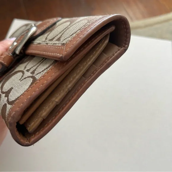 Y2K Coach Brown and Tan Signature Wallet - Picture 10 of 15